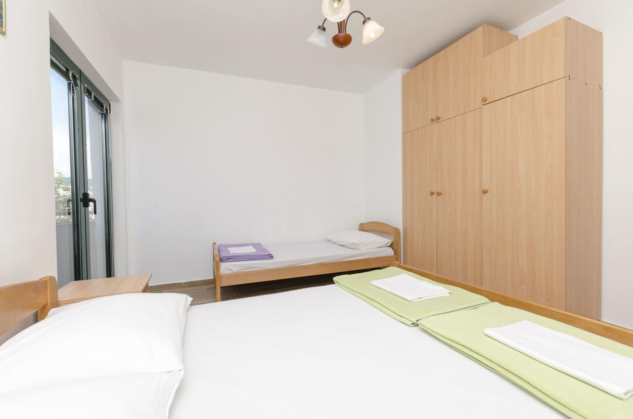 Apartments Mirko Primosten Exterior photo